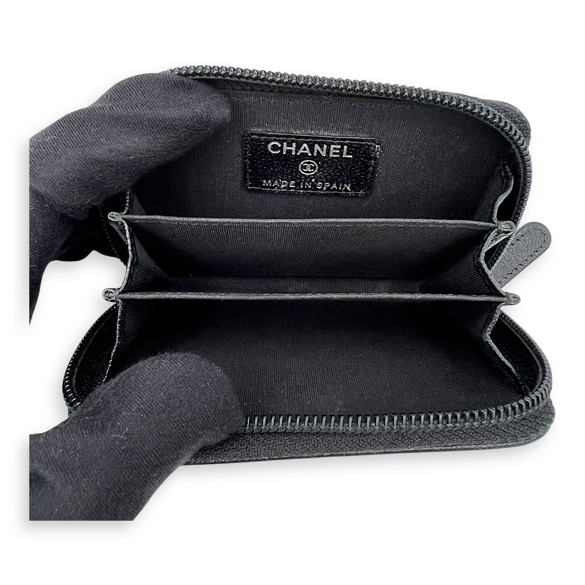 CC Wallet Black in Caviar Leather, Gold hardware - Image 7