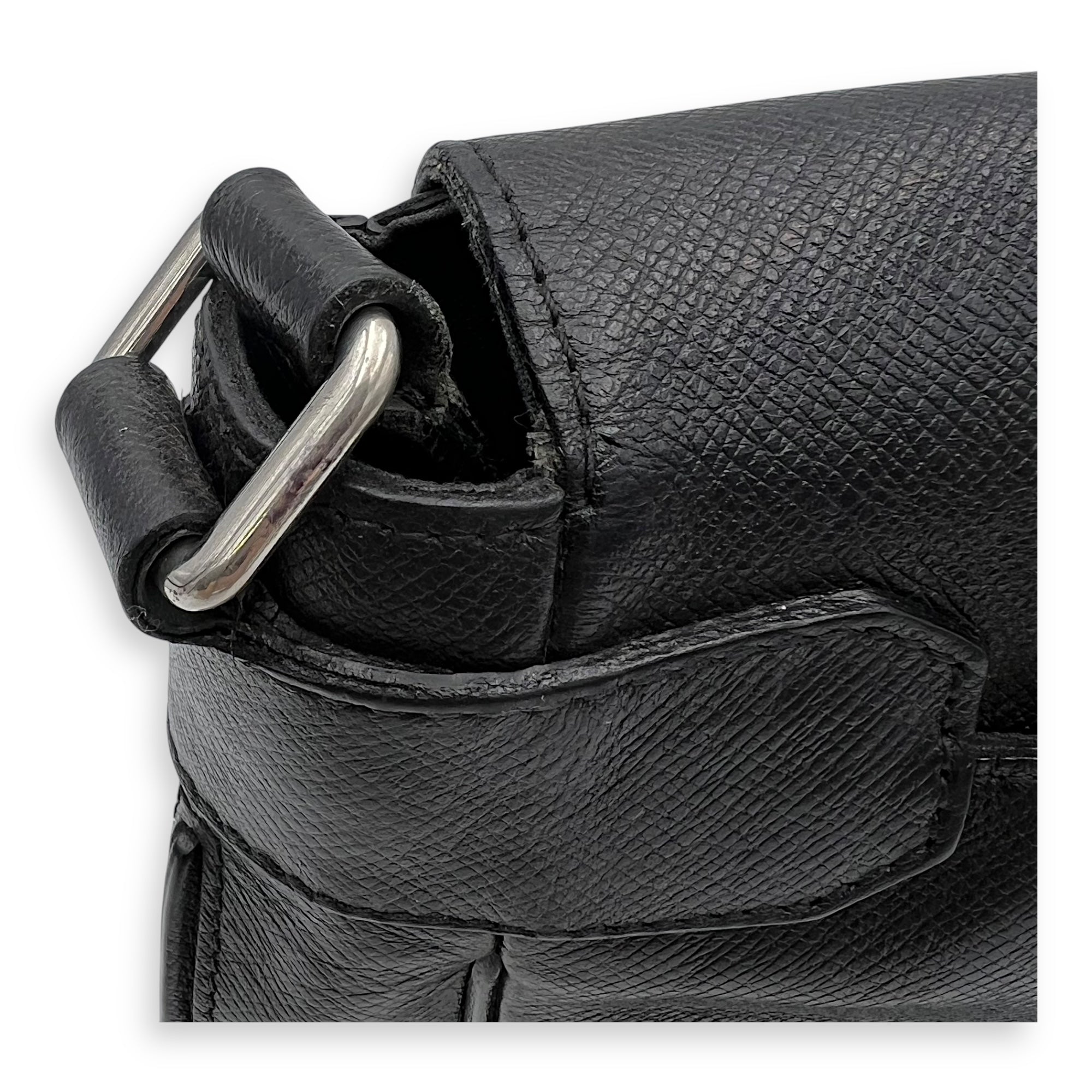 Messenger Crossbody Bag Black in Taiga Leather, Silver hardware - Image 9